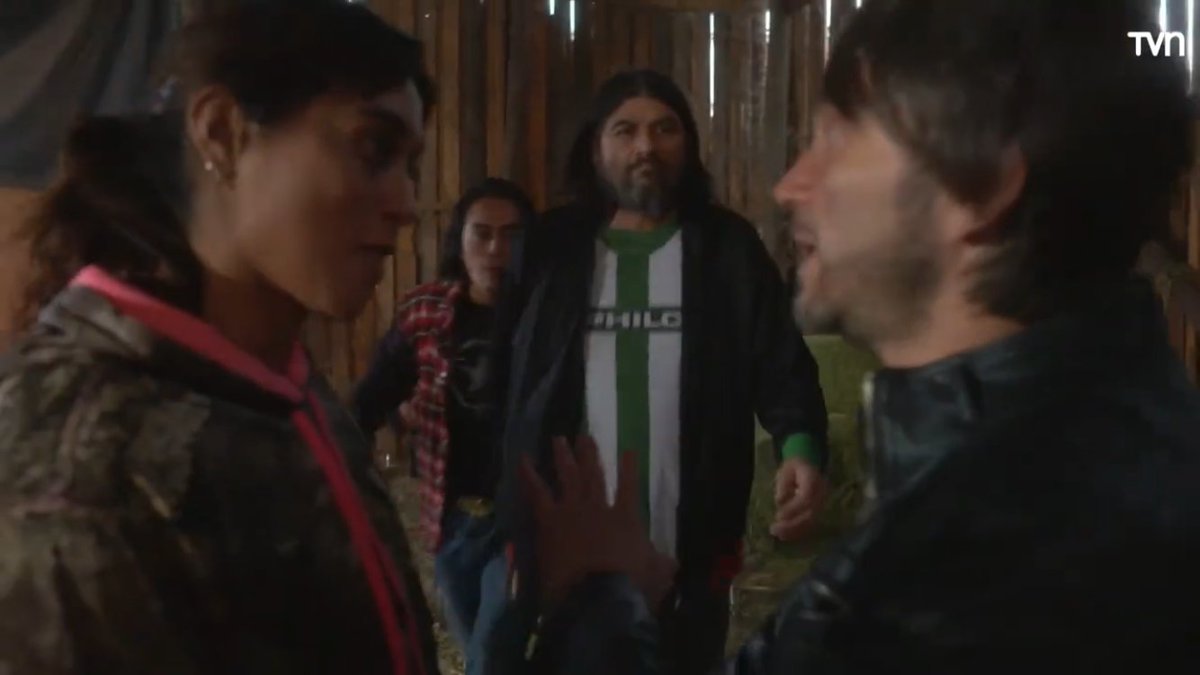 jotaqu18's tweet photo. Impactante la historia y bien realizado el capitulo pero el aspecto de los actores muy poco parecido a la vestimenta y aspecto de la gente del mundo del ampa en la actualidad parecen flaites ochenteros/noventeros los actores #MeaCulpaElRegresoEnTVn #meaculpaelregreso #MeaCulpa https://t.co/VKG6hUtObE