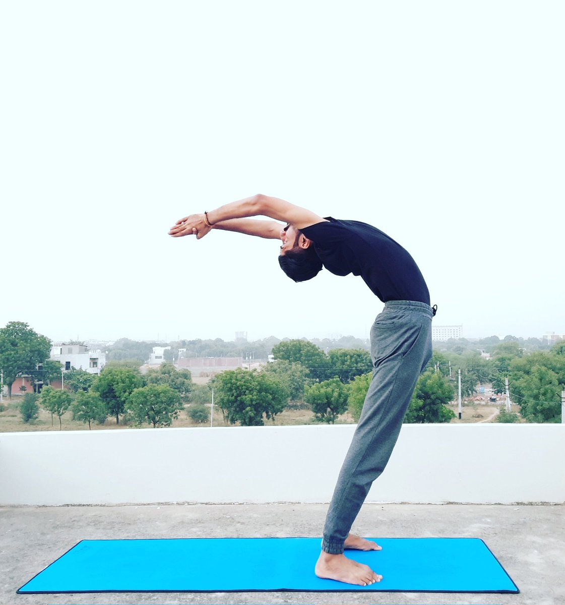 ShastraYog's tweet photo. Ardha chakrasana (half wheel pose)
#shastra_yog #yogwithNikhil #yogiheera #confidence #mensyoga #MENtalhealth #guysofyoga #menofyoga #yogaeverydamnday #positivity #yogainstructor #itsnotaboutthepose #yogainspiration #yogagram #yogamen #yogadudes #practice #yoga #yogi #yogajourney https://t.co/23cmyAul8B