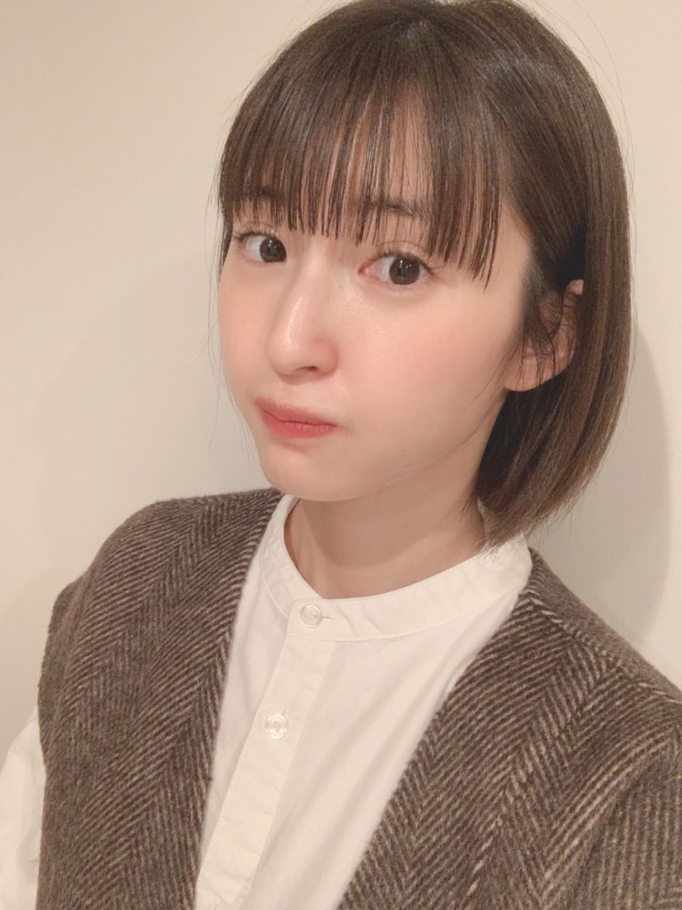 井上小百合 前髪を切りました ゴールドマウンテン のお稽古 毎日沢山笑うので お腹痛いです ほんと楽しい 変な人しかいない 早くお客さんの笑顔も見たいな T Co Rara8d0ga8 Twitter