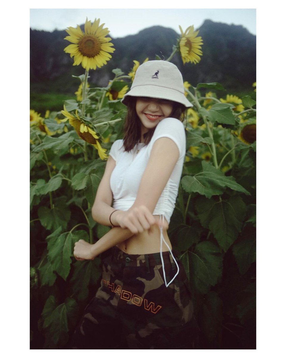 kwandjbee's tweet photo. โหวตนี้เพื่อน้องจ้า
I VOTE FOR #lisa 
#MAMA2021 #MAMAVOTE https://t.co/e8kI3gof79