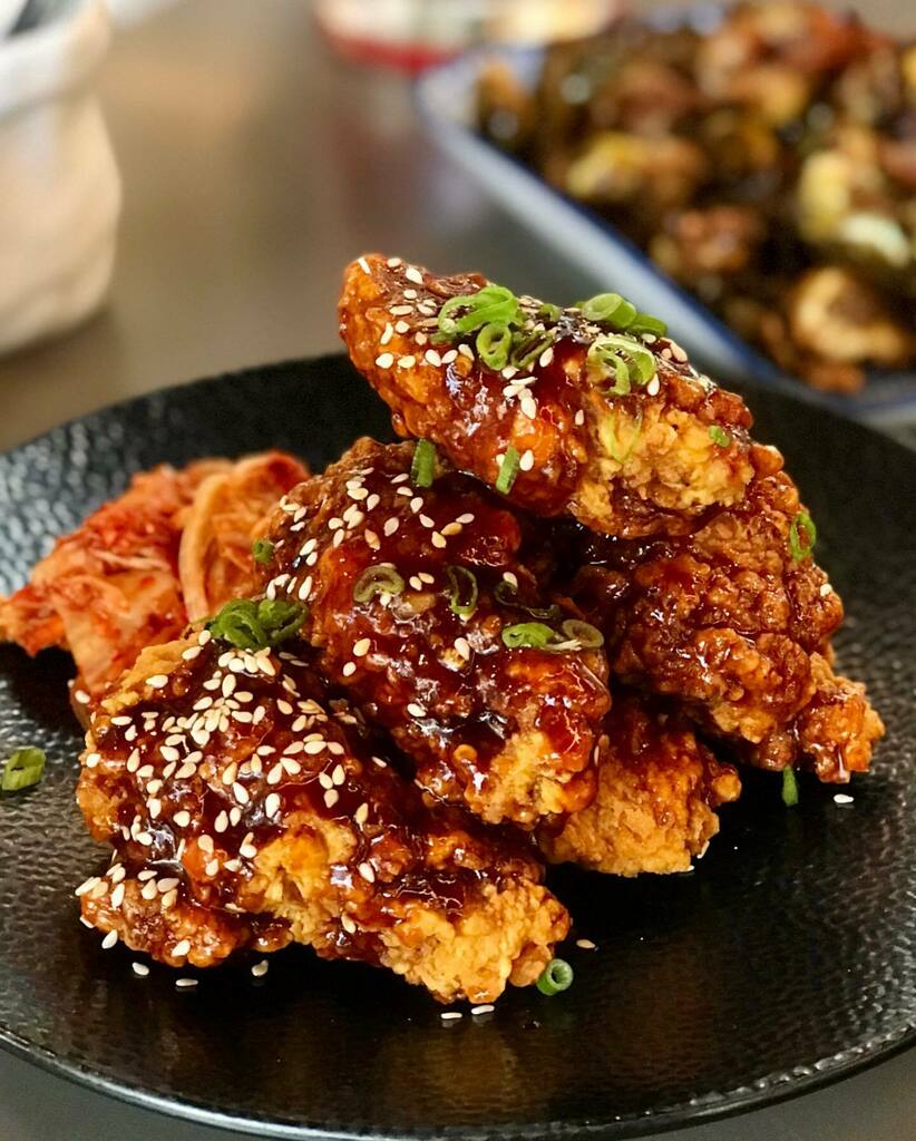 Bar bites that go well with the placebo cocktails @komyunitisingapore (see previous post): Spicy Korean Chicken Wings (S$18), and fried Brussels sprouts (S$9) with crispy bacon and homemade hot sauce. #addictive instagr.am/p/CV4Pkoev43a/