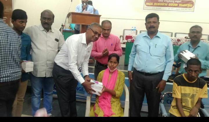 APD_India's tweet photo. Thank you @Mindtree_Ltd for donating aids & appliances to 41 children with special needs, under APD's #InclusiveEducation program in #Chitradurga. These devices give wings to the children, enabling independence, confidence & joy in everyday life.
#CSR #DonorSupport #SupportCwSN https://t.co/3KCPPfWwI2