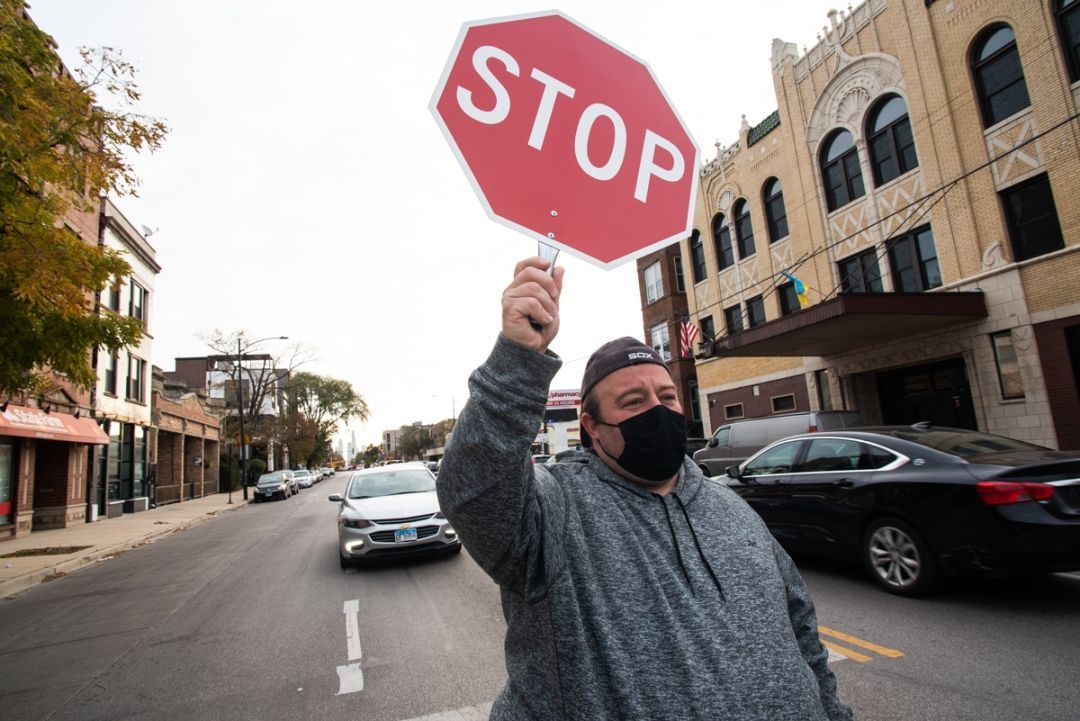 A Chicago man was tired of seeing drivers nearly hit kids walking to school. Now, he's a volunteer crossing guard — but he needs help to make the intersection safer permanently. buff.ly/3k35gCH