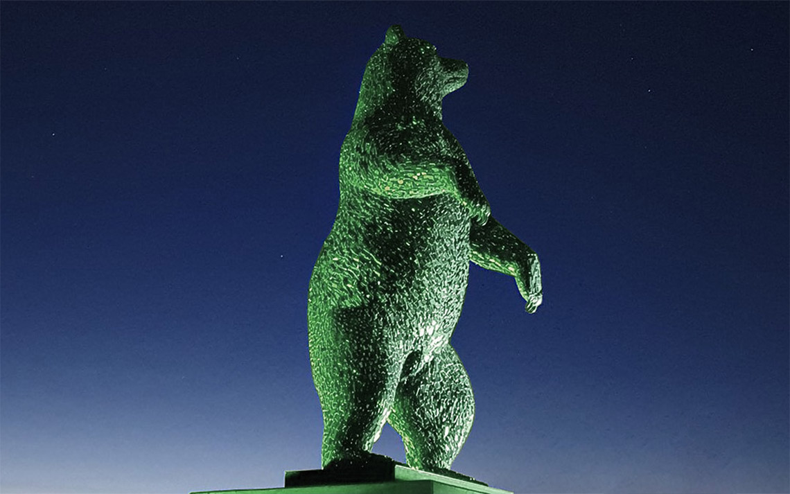 Scottish_Banner's tweet photo. The #DunBear sculpture, located at #DunBearPark in #Dunbar, lit up green to mark the #COP26 climate change conference in Glasgow. The sculpture is a tribute to #JohnMuir, the Dunbar-born conservationist who emigrated to the USA.
#COP26Glasgow #Scotland #ScotSpirit #ScottishBanner https://t.co/zTTMevPlt7