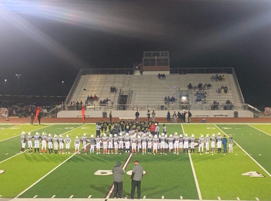 GreatJob23's tweet photo. Benton 6th grade football team beat a talented Hot Springs tonight 21-6. My boy #16 got himself a TD, 2pt conversion, 3 TFL , and several more tackles. Canโt be more proud of him his team! Fought hard all year! #Benton #SaltCounty #16 https://t.co/KTEVjdhQYj