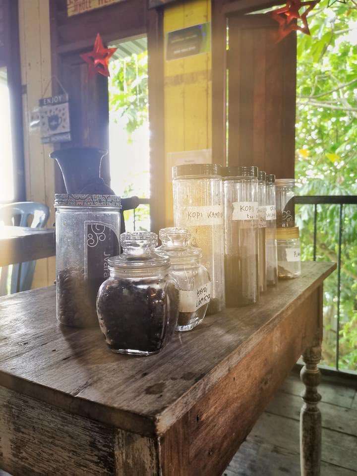 SenawangTV's tweet photo. Maghih esok weekend kita layan breakfast dekat port tersorok yang ramai tak tahu, citarasa Kg. 😍❤️

✅Nasi Ambeng
✅Lontong Darat
✅Kopi Kampung

📍Wak Private Kitchen | 381, Jalan Desa Ixora 2, Taman Desa Ixora 2, Senawang
⏰8:00 AM - 11:00 AM Jumaat OFF

📸naziasuhaimi https://t.co/162PRhd2qY