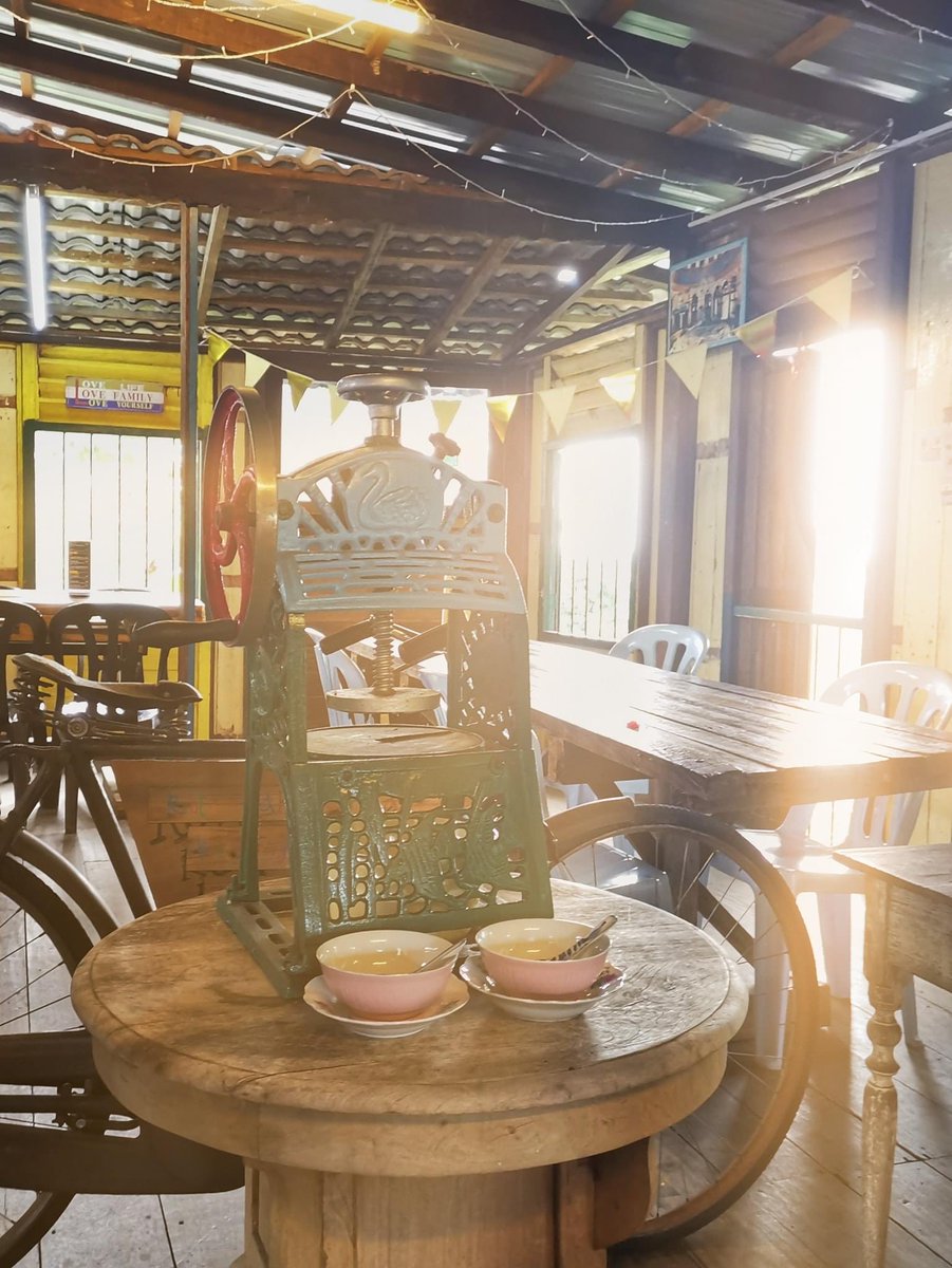 SenawangTV's tweet photo. Maghih esok weekend kita layan breakfast dekat port tersorok yang ramai tak tahu, citarasa Kg. 😍❤️

✅Nasi Ambeng
✅Lontong Darat
✅Kopi Kampung

📍Wak Private Kitchen | 381, Jalan Desa Ixora 2, Taman Desa Ixora 2, Senawang
⏰8:00 AM - 11:00 AM Jumaat OFF

📸naziasuhaimi https://t.co/162PRhd2qY