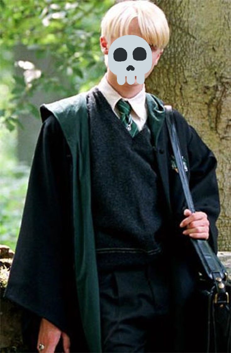 ⠀ ⠀⠀ ⠀⠀⠀⠀⠀⠀ / . . . /

—Al ser su primer halloween en América la emoción que sentía de celebrar esa fecha tan popular tenía a Ash lleno de ánimos y energía. Por tanto desde la mañana se disfrazó para irse a la feria y no perderse nada del festival de la villa.—