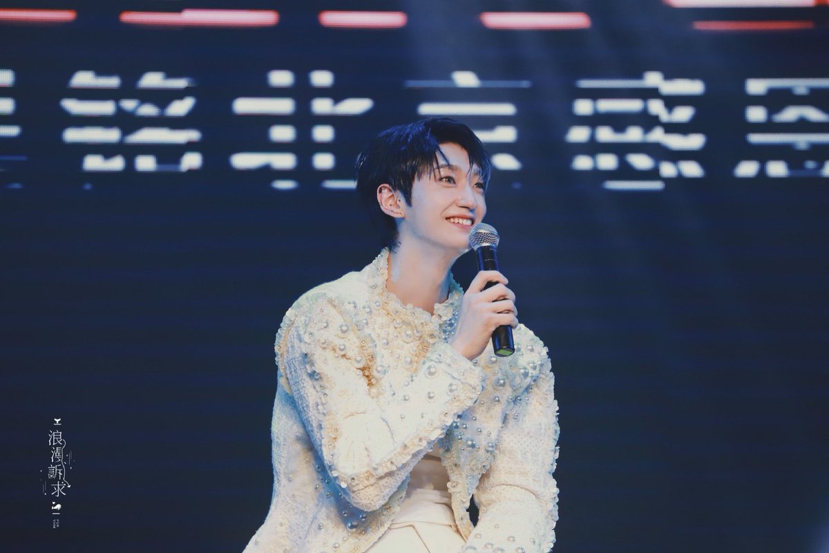 haoyuseason's tweet photo. to the you who inspires me to take on challenges and work hard, to put the sincere heart into everything.

to the you who brings the feeling of kindness, comfort and secure.

to the you that brought me to this path.

may love, happiness and everything you deserve comes your way. https://t.co/6qeyej6E6j