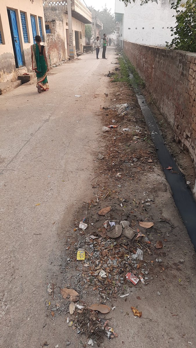 rohilla82's tweet photo. @LtGovDelhi @NorthDMCSwachh @AapKaGopalRai @ArvindKejriwal @PMOIndia @swachhbharat 
गााँव पूठ खुर्द दिल्ली ११००३९ 
का हाल है यह ।
शिकायत इंस्पेक्टर को ओर सफाई कर्मचारी को पिछले महीने से की जा रही है। 
आपसे निवेदन है की संज्ञान ले । https://t.co/nAGGntUNu5