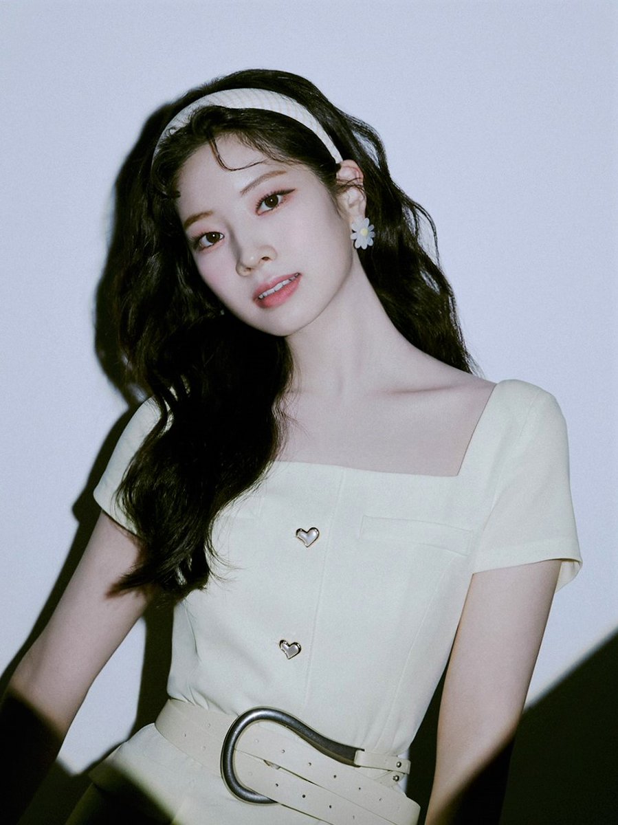archivedkdh's tweet photo. dahyun looks so gorgeous i'm in love https://t.co/DvFnN26V5H