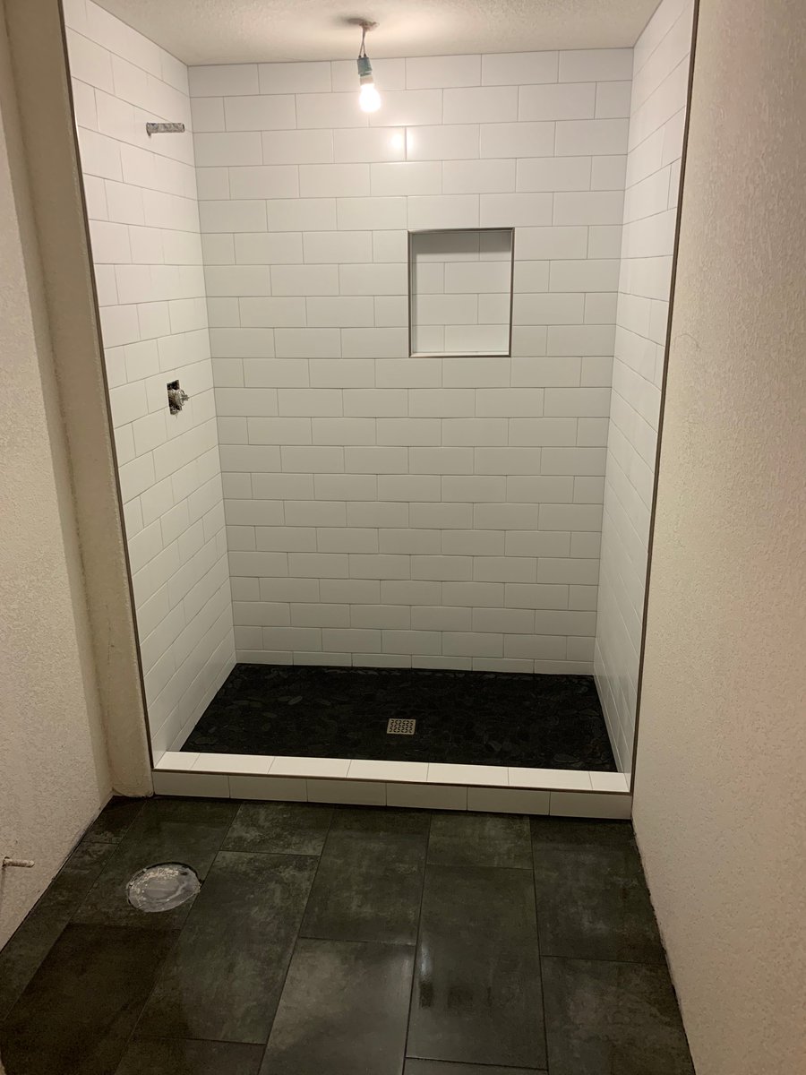 tiling_expert's tweet photo. Schluter shower pan with mosaic tiles on it. Subway tile in the shower surround with a niche on the back wall. Schluters on all open edges. Porcelain tile 12x24 on the bathroom floor in offset pattern.

#experttouchtiling #denvertiles #flooring #porcelaintiles https://t.co/mjNnJ5y7mT