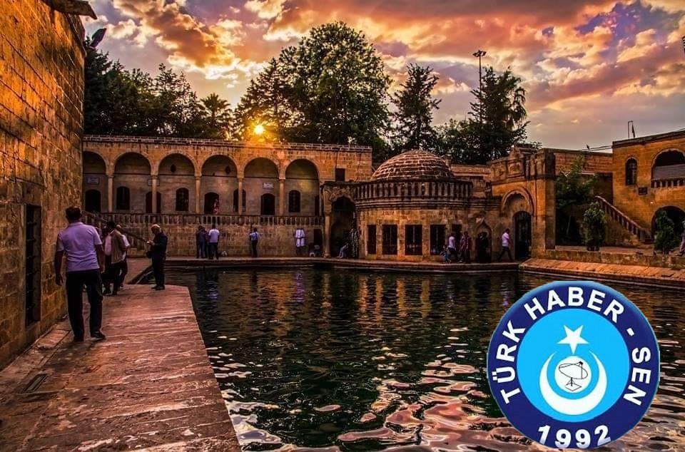 Ol deyince olduran, gönüllerimizi imanla dolduran; Allah'ımıza şükürler olsun. Cumamız mübarek olsun.