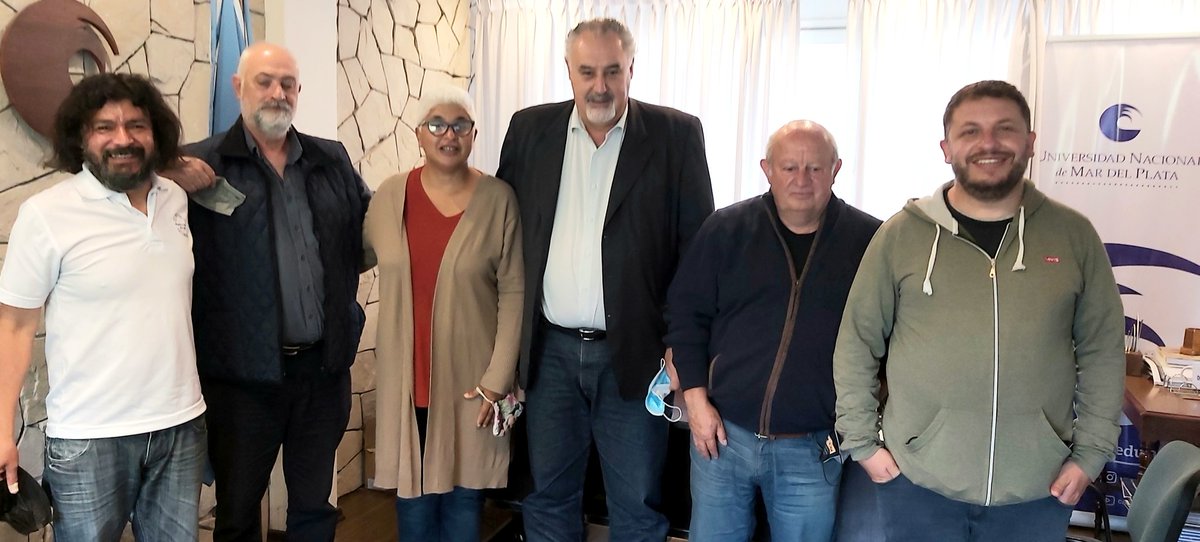 Rectorunmdp (@rectorunmdp) on Twitter photo Recibimos, junto al Dr.Luis Del Rio, a integrantes de la Federación de Asociaciones de Fomento de nuestra ciudad: Miguel Capilla, su presidente, junto a Pablo Coronel, Fabiana Verón y Leandro Ledesma. Vamos a construir una agenda de trabajo para el 2022. <a href="/unmdp/">Universidad Nacional de Mar del Plata</a> Compromiso Social. Recibimos, junto al Dr.Luis Del Rio, a integrantes de la Federación de Asociaciones de Fomento de nuestra ciudad: Miguel Capilla, su presidente, junto a Pablo Coronel, Fabiana Verón y Leandro Ledesma. Vamos a construir una agenda de trabajo para el 2022. <a href="/unmdp/">Universidad Nacional de Mar del Plata</a> Compromiso Social.