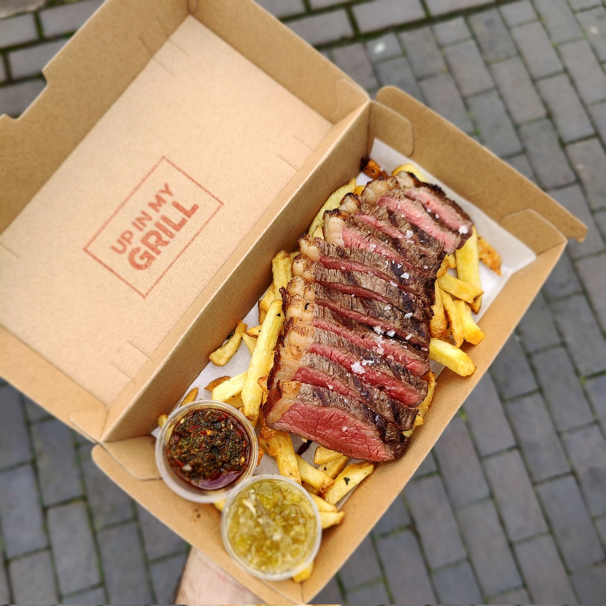 Fridays are for.....
magical grass-fed steak cooked over fire, hand cut chips and chimichurri 
life's GOOD 👌

some options for you 
📍Kingspark, New Malden (Deliveroo available)
📍Greyhound in Peckham
📍 Backyard Cinema, Wandsworth