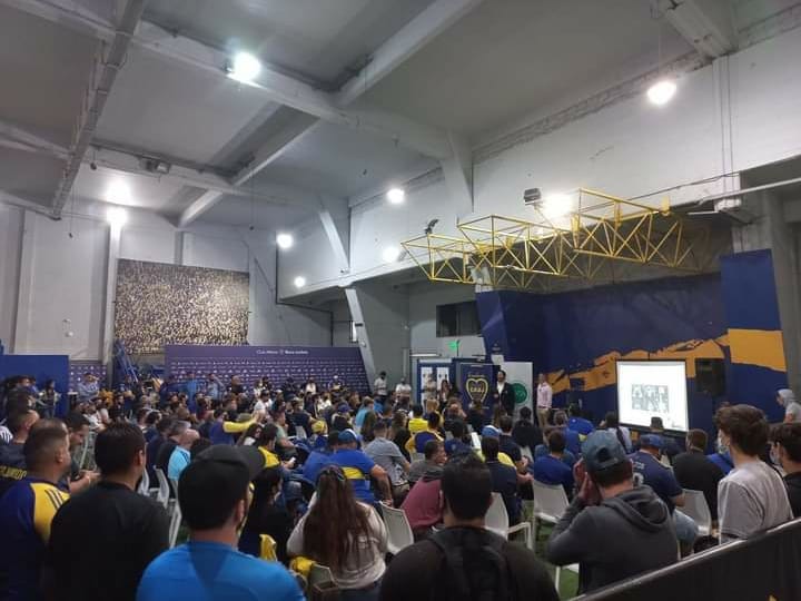 FilialHurling's tweet photo. Ayer nos reunimos en el club junto a la Fundación FUCA que brindó una charla sobre prevención de cáncer de próstata. 

Luego nos quedamos trabajando junto a todas las filiales para coordinar proyectos y seguir acercando el club a los socios y socias💪🏼

Gracias @fundacion_fuca 👏🏻 https://t.co/XrIQw3IIrw