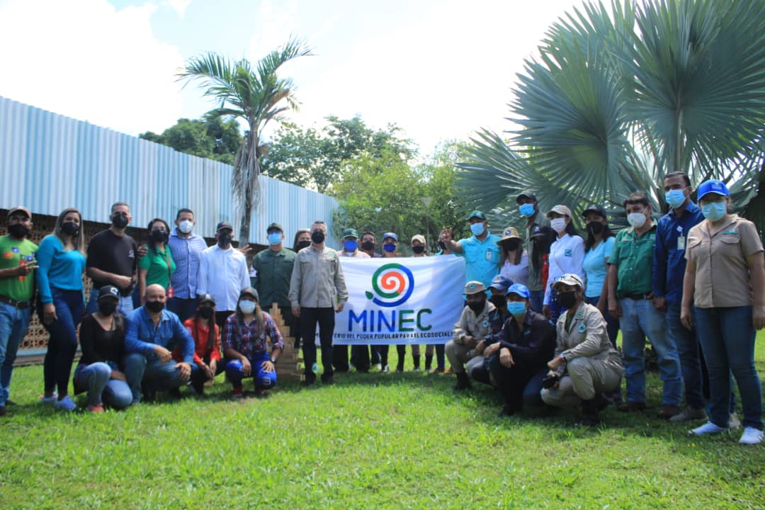 waltherchacon's tweet photo. #MotorForestalActivo |¡Seguimos sumando apoyo para el fortalecimiento del #MotorForestal! Más de 40 Productores, aserraderos y carpinteros del Edo. #Monagas recibieron las adecuaciones de sus #IndustriasForestales ¡Trabajando juntos por la #patria! #12Nov #EnsayoMásGrandeDelMundo https://t.co/11pmQTbZTP
