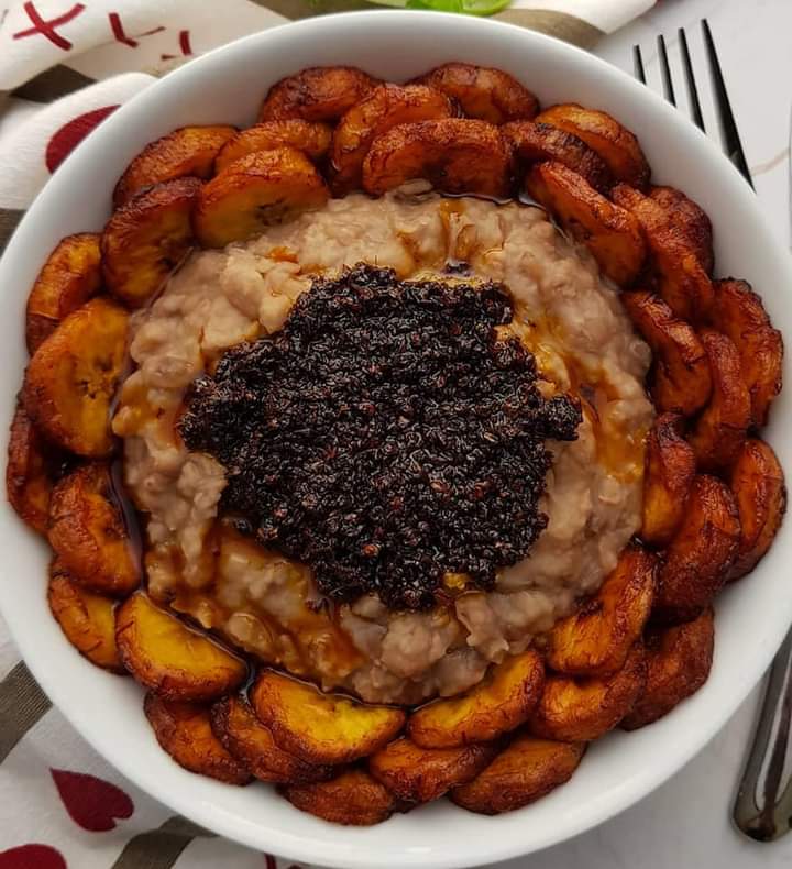 AbiolaBlackdiva's tweet photo. Retweet if you want me to drop the recipe 
Ewa Agoyin sauce 🤩🤩 #probablynothing https://t.co/fUBEi1RGeL