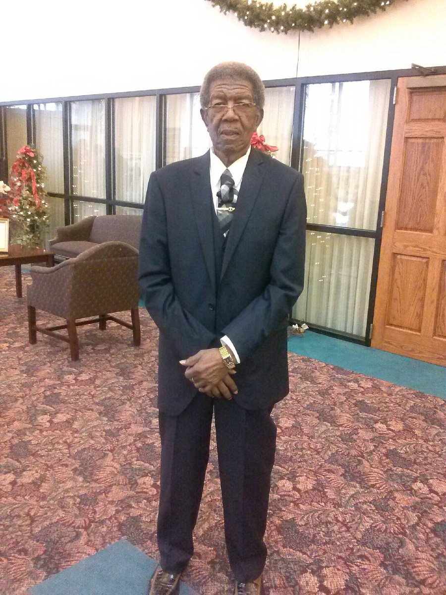 ProfNichols's tweet photo. Please say a prayer for my daddy and all those living with Alzheimer’s. No one deserves this. @alzassociation #EndAlz #StillDaddy https://t.co/Z7pUPIHz14