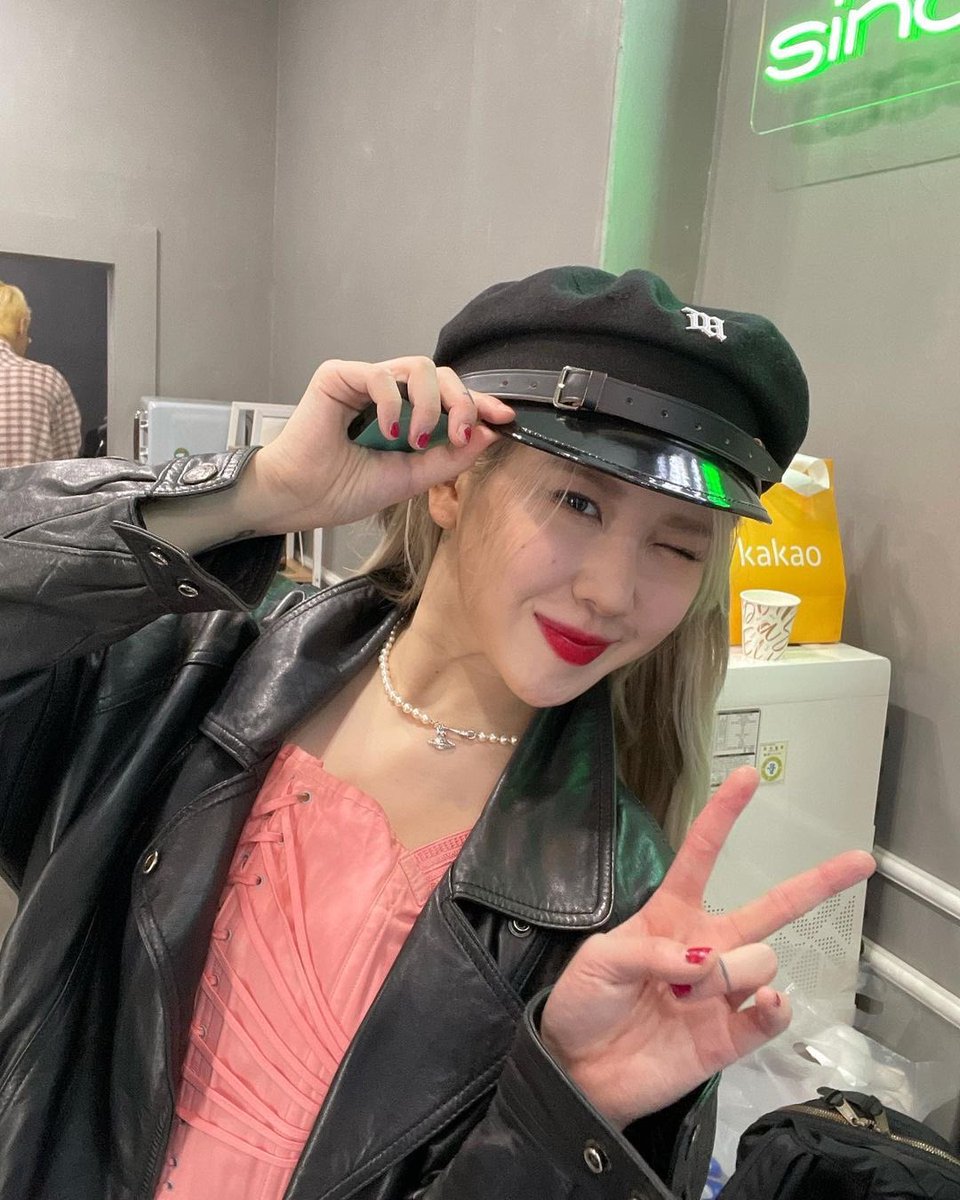 yerinbgallery's tweet photo. ↳ instagram update ; 211112
#yerinbaek #baekyerin #백예린 https://t.co/gQertVMESe
