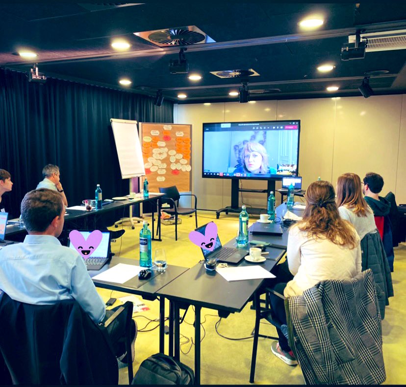 zunicker's tweet photo. Heute: #DatenPR mit @datendust. 
Die Seminare von @dolledeern &amp; mir leben von Impulsen aus der Praxis. 

Shoutout &amp; #ff an unsere #wasmitdaten-Crew: @TIzumMO, @robert_hoyer, @MarcusHeumann &amp; @StefanMorisse. 
📈📊🚀👏 https://t.co/UcQsMUc1U5