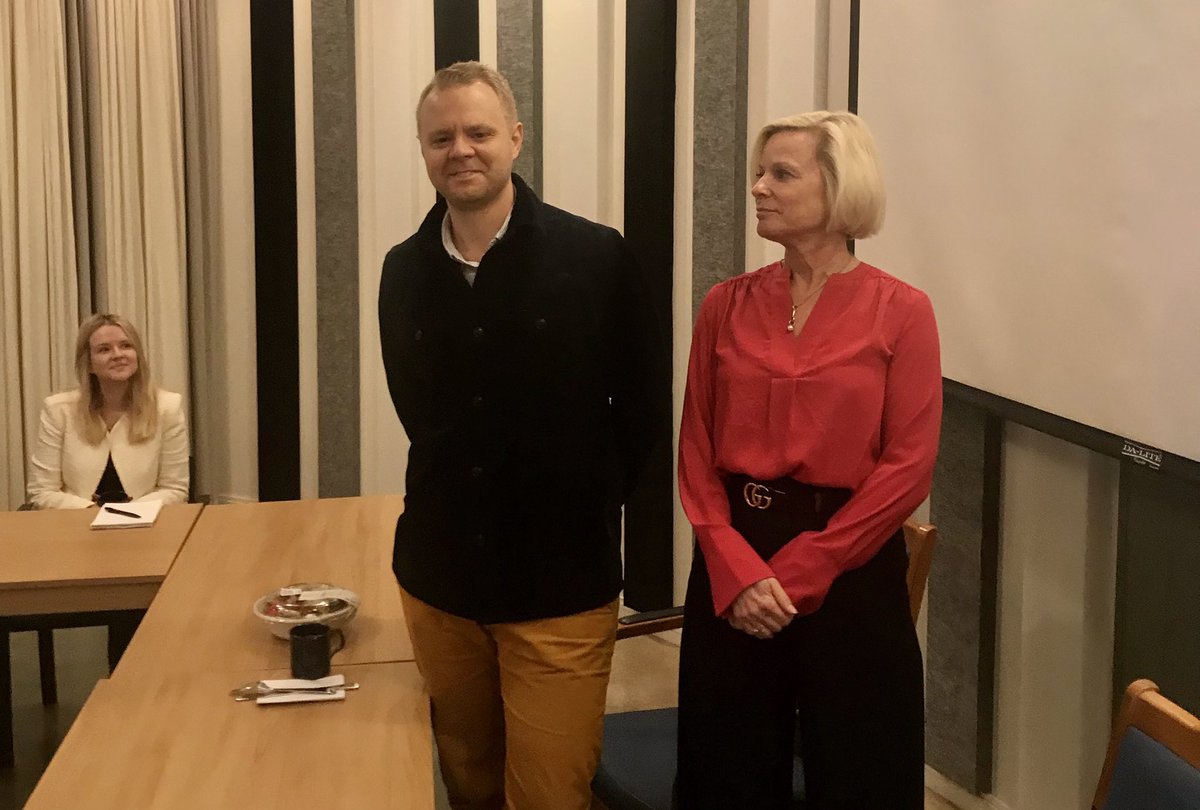 AFF_sweden's tweet photo. En kanondag med #FutureDefenceLeaders under ledning av @AnnwieAnna! Tack @BFagersten för briljant exposé om EUs försvarssamarbete #föpol #svfm #säkpol #EU 1/3 https://t.co/FNsFFYNtSg