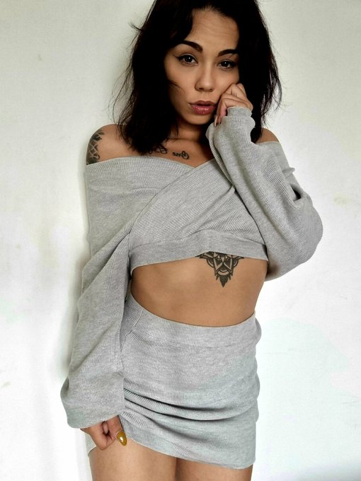Ma tenue du jour ⭐ #girl #retweet #picoftheday https://t.co/fSexgQfvsI<a href="/tag/girl"class="tags">#girl</a><a href="/tag/retweet"class="tags">#retweet</a><a href="/tag/picoftheday"class="tags">#picoftheday</a>