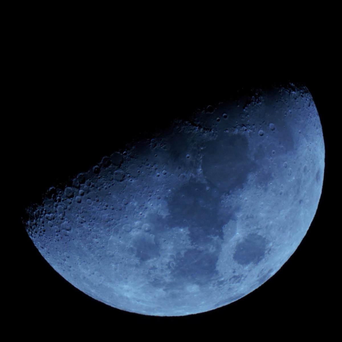 BububunoBOO's tweet photo. 10:01 月齢7.6
#sony #sonyuser #sonyaipha #ilce7rm3 #a7rlll #sel200600g #sel20tc #全画素超解像
#moon #moonshot #よるあさぶ https://t.co/N9CIYRbdIB