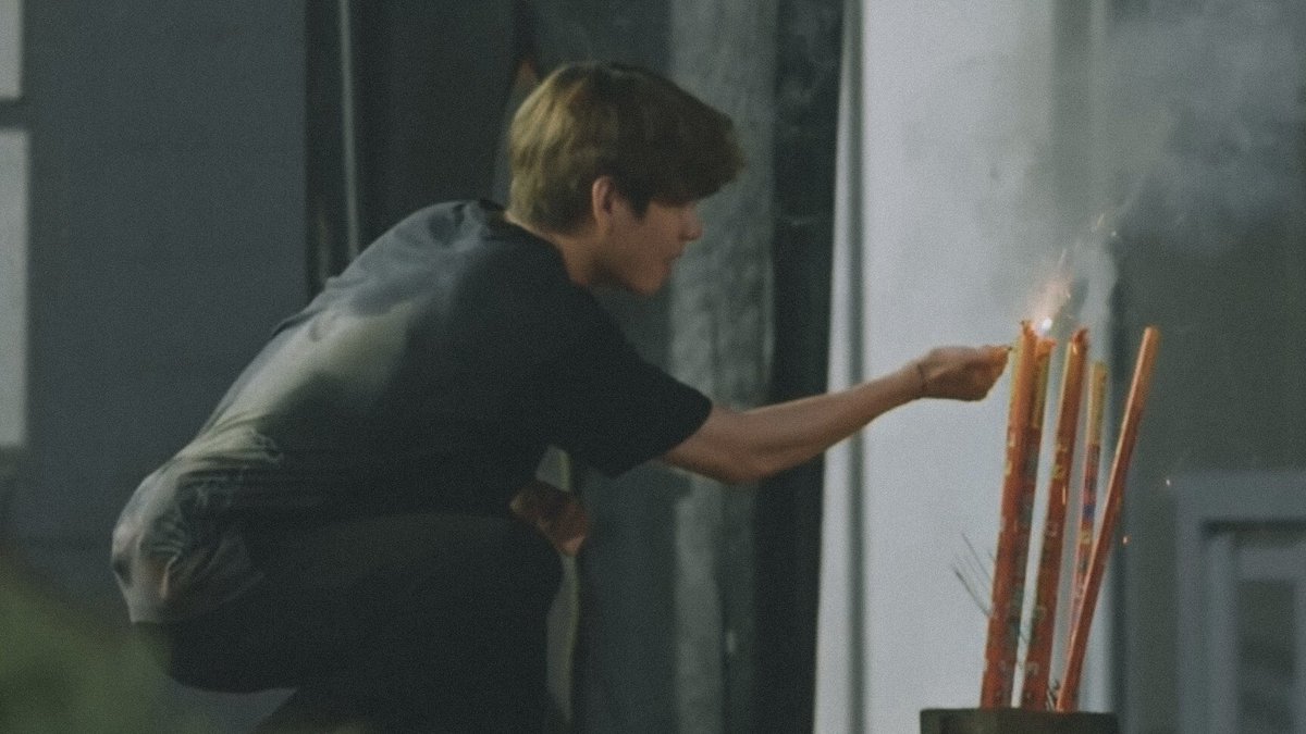 taeteland's tweet photo. kim taehyung is still a kid at heart https://t.co/0AZ1GzSZtM