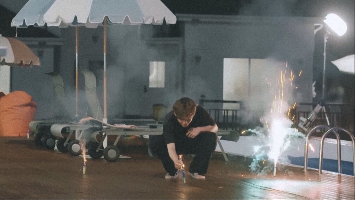 taeteland's tweet photo. kim taehyung is still a kid at heart https://t.co/0AZ1GzSZtM