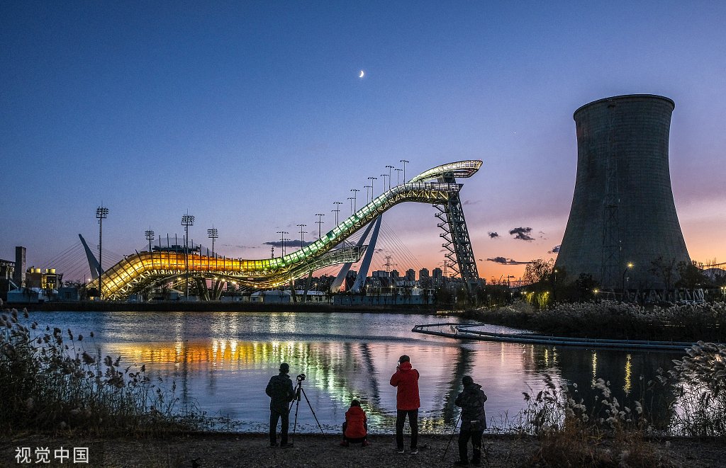 PDChinaSports's tweet photo. In pics: Winter Olympic Park silhouetted against setting sun in Beijing. https://t.co/TCTzplUMY3