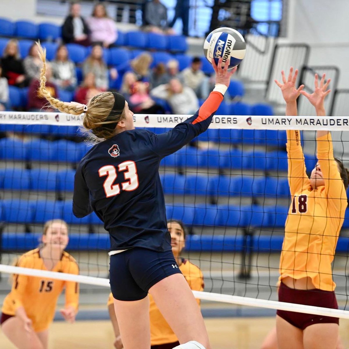 UMary_VB's tweet photo. Our final #seniorspotlight of the week is Bailey Harms! 

Bailey is a MB from Chaska, MN. She is majoring in Physical Education with a Health minor! 🧡🏐💙
#GRACE #hooksup https://t.co/QPqm2rNqxk