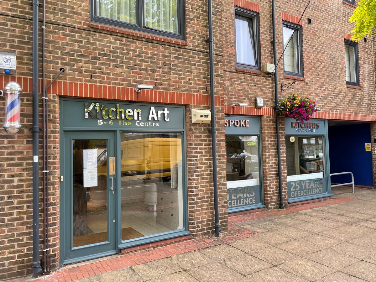 PMCDRetail's tweet photo. NEW CLASS E SHOP INSTRUCTION TO LET IN FARNHAM COMMON!! https://t.co/c3icflLQhp 1 allocated parking space ~ Street parking opposite ~ Next to Coral ~ Approx. 977sf #FarnhamCommon #ProspectHouse For more details, please contact Dan Collins on 01494 683643 or e-mail dan@pmcd.co.uk https://t.co/pJUtIwYBhu