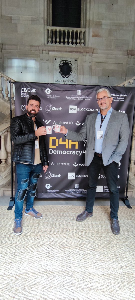BarbaraEscast's tweet photo. Presentación @rollyhoo en @D4Aconf  presentado por @Gariasrg , Barcelona 2021 . Un placer compartir con vosotros el entretenimiento de #blockchain https://t.co/N1PYF9iu2V