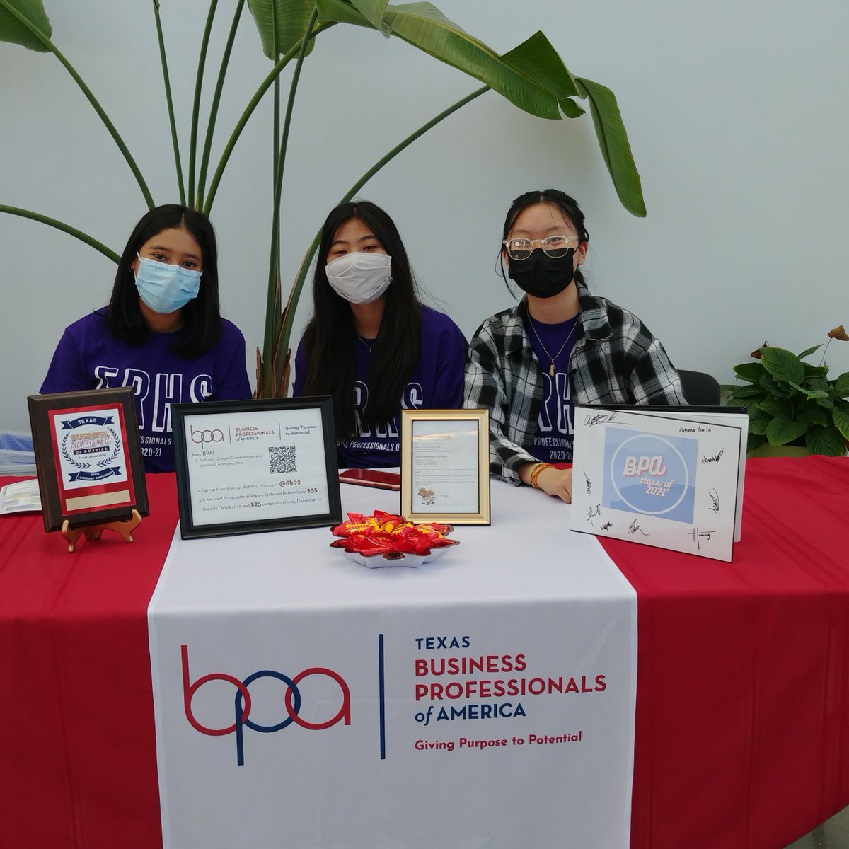 Our BPA students are intelligent, energetic, and generous to volunteer their time at the CTE Expo! <a href="/FossilRidgeKISD/">Fossil Ridge High School</a> <a href="/KellerISD_CTE/">Keller ISD CTE</a> #ThankfulinKISD
