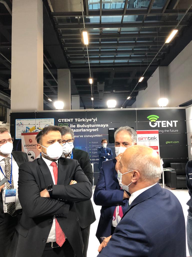 5Gtent's tweet photo. @AliTahaKoc #Mobilfest 'te standımızı ziyaret etti. #5G @mobilefestnet @ilyas_kayaduman @ibagoren @GUNERIDURMUS1 @UABakanligi @htkkumelenmesi @ostimosb @Tubitak @dijital https://t.co/nYtbgoJTh3
