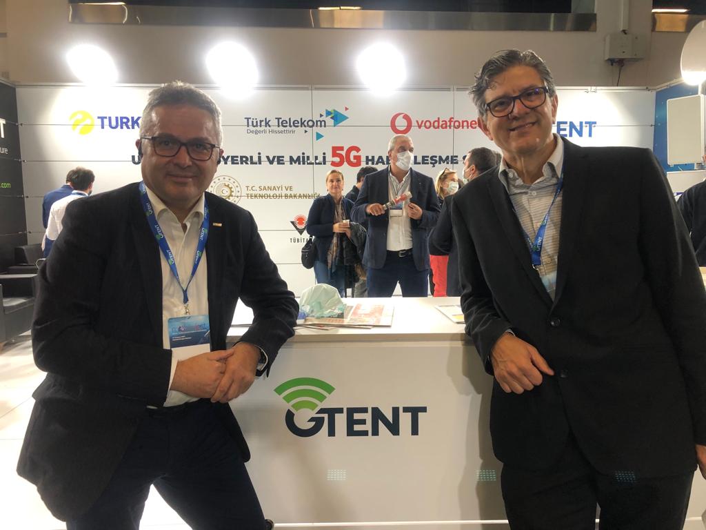 5Gtent's tweet photo. @AliTahaKoc #Mobilfest 'te standımızı ziyaret etti. #5G @mobilefestnet @ilyas_kayaduman @ibagoren @GUNERIDURMUS1 @UABakanligi @htkkumelenmesi @ostimosb @Tubitak @dijital https://t.co/nYtbgoJTh3