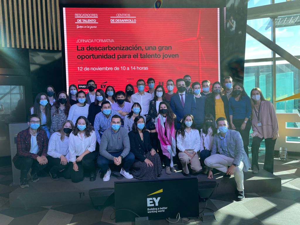 FPdGi's tweet photo. Finalizamos este HILO dando las gracias a todas las personas que habéis seguido la #formación tanto en formato presencial como online.
Y gracias @EY_Spain @ACCIONA @iberdrola @enagas @UnileverSpain #OceanWinds #U4Impact por hacer posible esta formación #RescatadoresDeTalento https://t.co/kuq26cPSHH