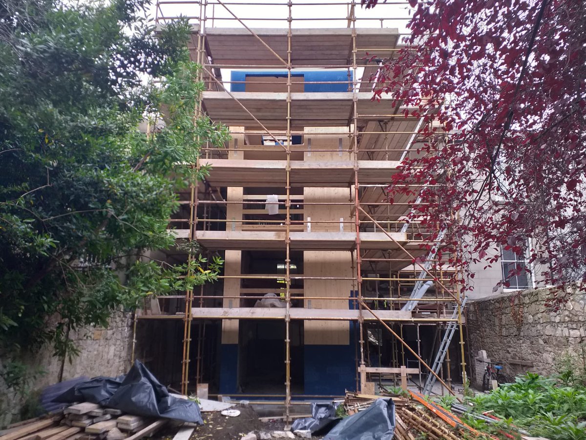 ecologicalbuild's tweet photo. Stunning extension by Found Architecture using #CLT to the rear of a late Victorian townhouse. The CLT is protected with @proclima #Adhero peel & stick membrane before #Gutex #woodfibre insulation arrives. @col9000 https://t.co/v6bxBJjbjo