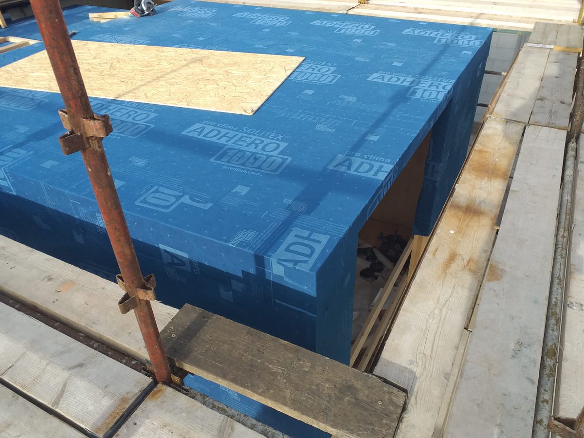 ecologicalbuild's tweet photo. Stunning extension by Found Architecture using #CLT to the rear of a late Victorian townhouse. The CLT is protected with @proclima #Adhero peel & stick membrane before #Gutex #woodfibre insulation arrives. @col9000 https://t.co/v6bxBJjbjo