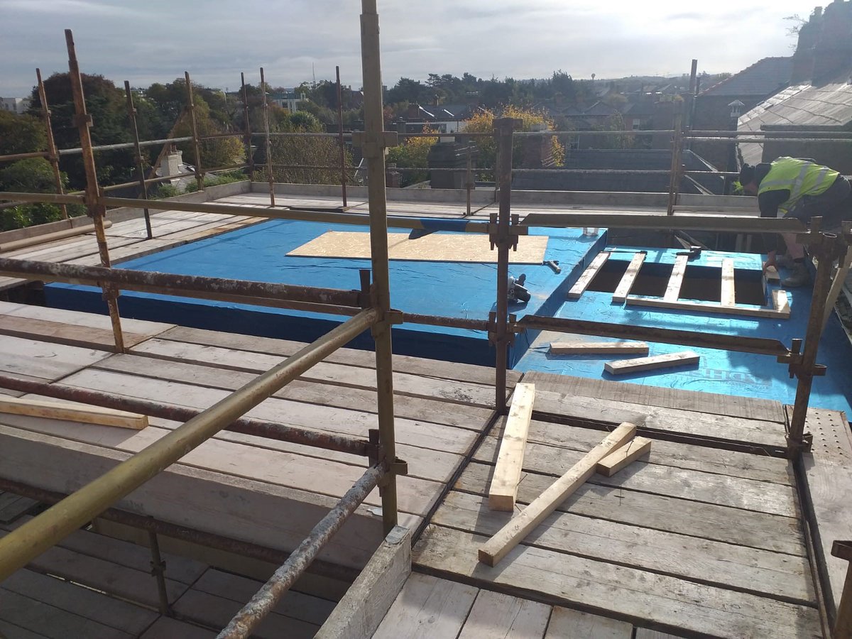 ecologicalbuild's tweet photo. Stunning extension by Found Architecture using #CLT to the rear of a late Victorian townhouse. The CLT is protected with @proclima #Adhero peel & stick membrane before #Gutex #woodfibre insulation arrives. @col9000 https://t.co/v6bxBJjbjo