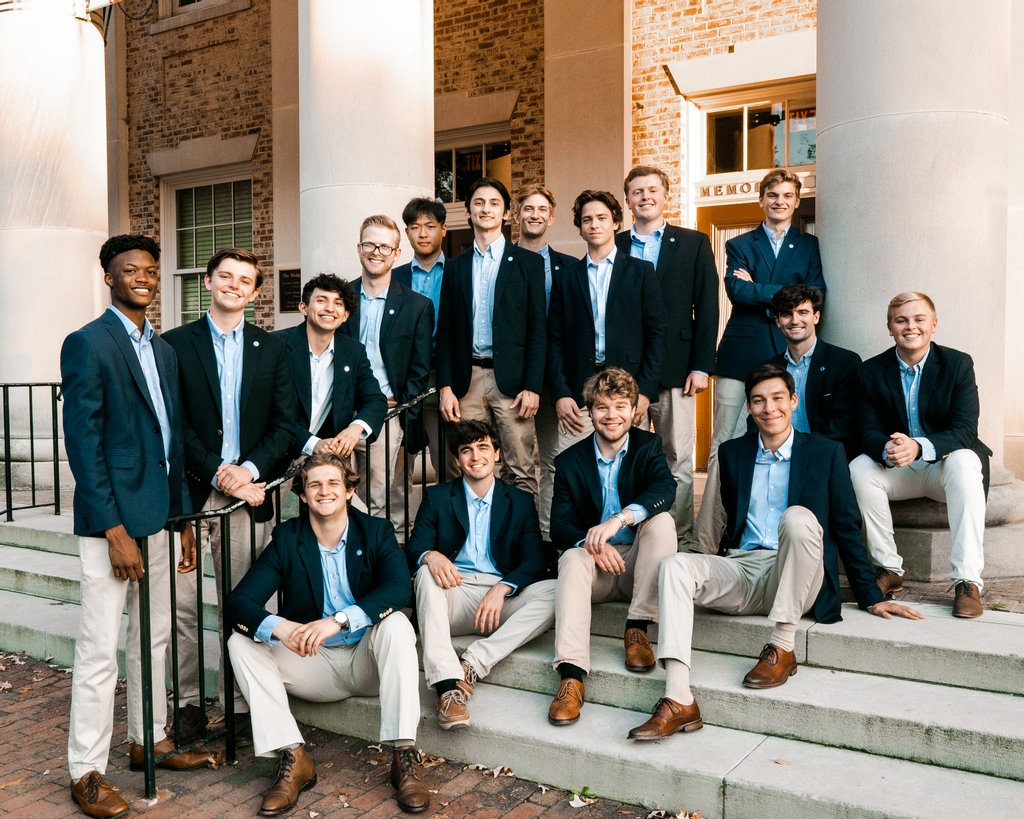 SouthernVillage's tweet photo. The UNC @clefhangers will be on the Southern VIllage Green Nov. 28th,2-4 pm. Bring your friends and family for an afternoon of good music and fun!
Purchase tickets today! https://t.co/GPiRADUa01
#southernvillage #chapelhill #clefhangers #unc #acapella https://t.co/nD9I5o2agx