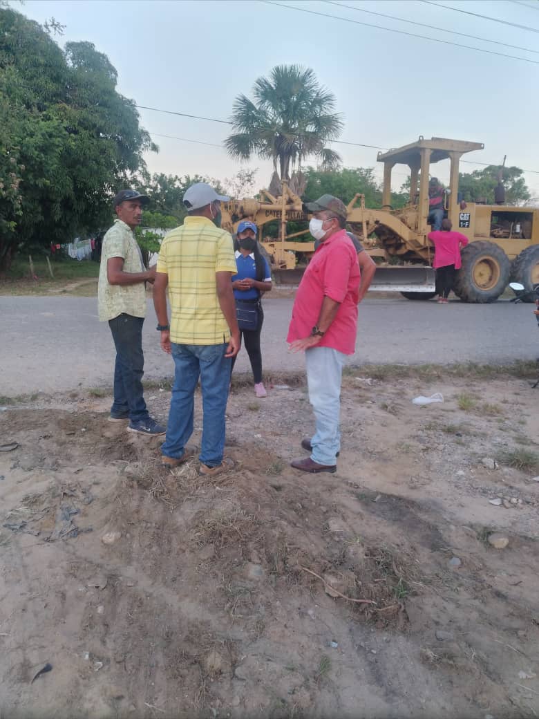 AlcaldiRGElorza's tweet photo. El Gobierno Municipal de Rómulo Gallegos encabezado por el Alcalde @SolfredissPSUV continúan los trabajos de patroleos en diferentes sectores de la población de Elorza, ayer le correspondió al sector 19 de Marzo y hoy en horas de la tarde sigue en Valle verde. https://t.co/JBnamusQSL