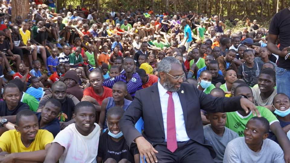 CTP_Kenya's tweet photo. @uonbi Vice Chancellor @Ngororo doing outreach & mentorship in his former school, Nakuru High School to inspire students achieve career dreams.
Professionals need to emulate him to guide & counsel students against #SchoolsUnrest, crime & terrorism.
#ActionCountersTerrorism https://t.co/Sf1hQw1o5P