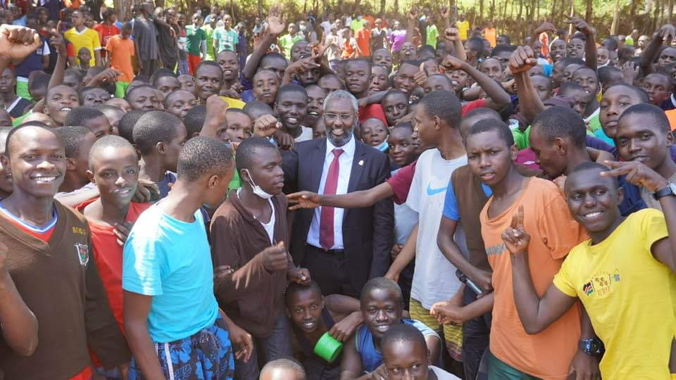 CTP_Kenya's tweet photo. @uonbi Vice Chancellor @Ngororo doing outreach & mentorship in his former school, Nakuru High School to inspire students achieve career dreams.
Professionals need to emulate him to guide & counsel students against #SchoolsUnrest, crime & terrorism.
#ActionCountersTerrorism https://t.co/Sf1hQw1o5P