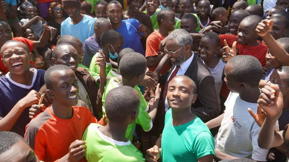 CTP_Kenya's tweet photo. @uonbi Vice Chancellor @Ngororo doing outreach & mentorship in his former school, Nakuru High School to inspire students achieve career dreams.
Professionals need to emulate him to guide & counsel students against #SchoolsUnrest, crime & terrorism.
#ActionCountersTerrorism https://t.co/Sf1hQw1o5P