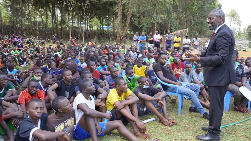 CTP_Kenya's tweet photo. @uonbi Vice Chancellor @Ngororo doing outreach & mentorship in his former school, Nakuru High School to inspire students achieve career dreams.
Professionals need to emulate him to guide & counsel students against #SchoolsUnrest, crime & terrorism.
#ActionCountersTerrorism https://t.co/Sf1hQw1o5P