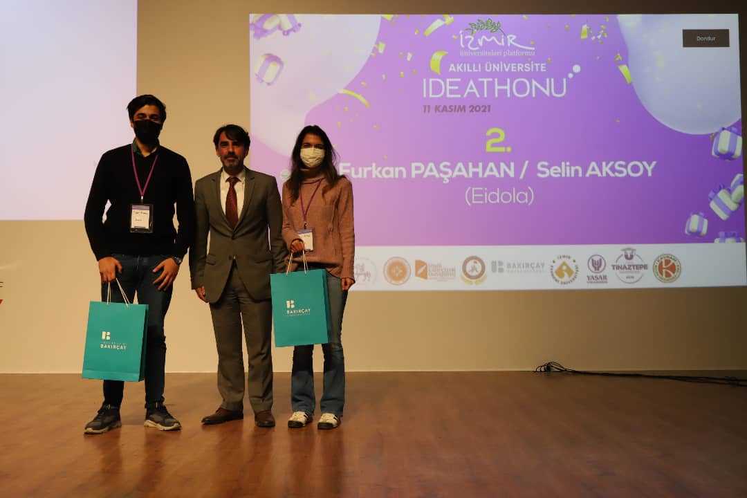 bakircayedu's tweet photo. İdeathon sonrası Rektörümüz Prof. Dr. Mustafa Berktaş ,katılımlarından dolayı değerli Jüri üyelerine ve İdeathon birincisine hediyelerini taktim ederken; https://t.co/cjjSoPYQ29