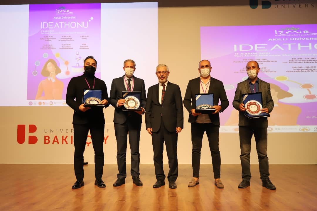 bakircayedu's tweet photo. İdeathon sonrası Rektörümüz Prof. Dr. Mustafa Berktaş ,katılımlarından dolayı değerli Jüri üyelerine ve İdeathon birincisine hediyelerini taktim ederken; https://t.co/cjjSoPYQ29