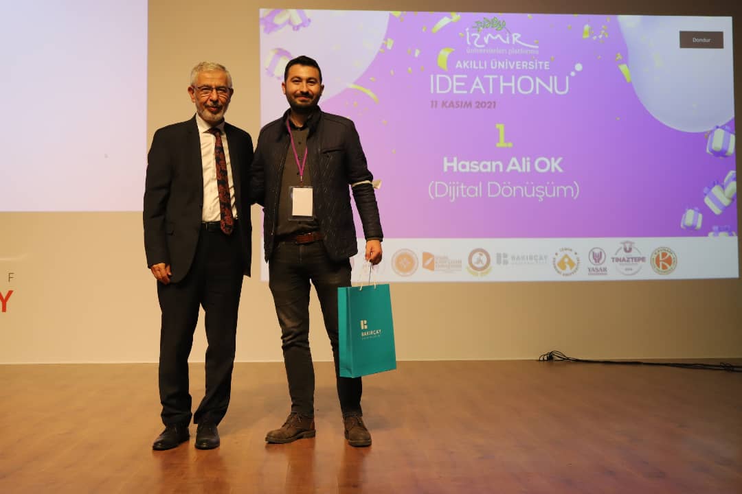 bakircayedu's tweet photo. İdeathon sonrası Rektörümüz Prof. Dr. Mustafa Berktaş ,katılımlarından dolayı değerli Jüri üyelerine ve İdeathon birincisine hediyelerini taktim ederken; https://t.co/cjjSoPYQ29
